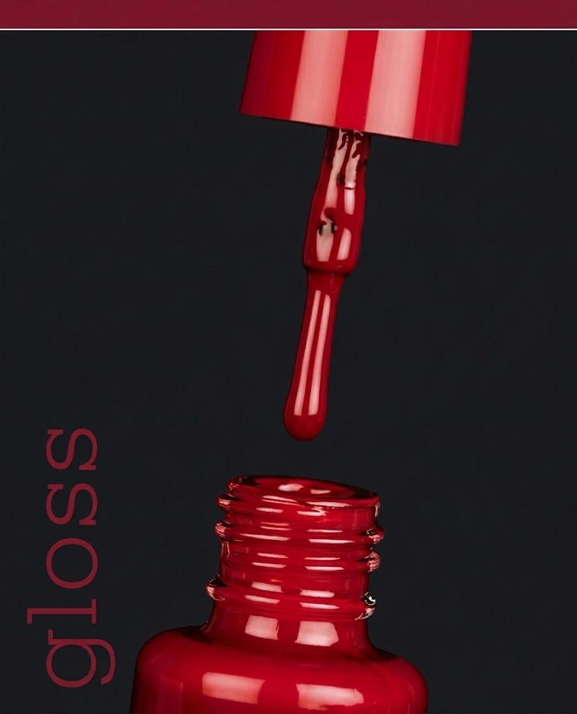 Efecto GLOSS: esmalte rojo con acabado de alto brillo